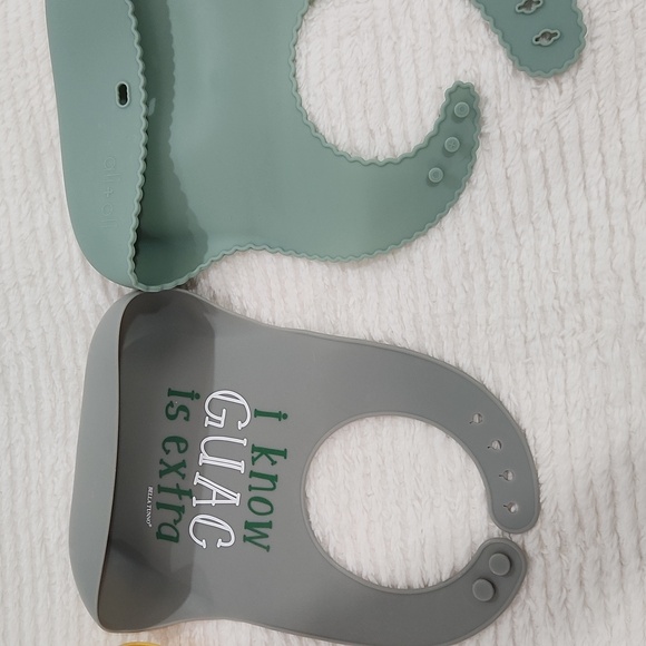3 Rubber Bibs - Picture 3 of 7